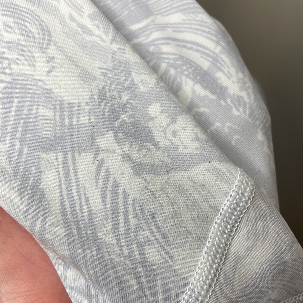 Size 10 - Lululemon Wunder Under Crop (Hi-Rise) *2 - Picture 5 of 7
